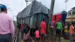 Odisha: Goods train derails at Bhubaneswar Railway Station